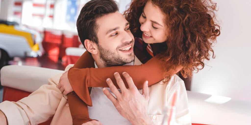 frauen zum lachen bringen 